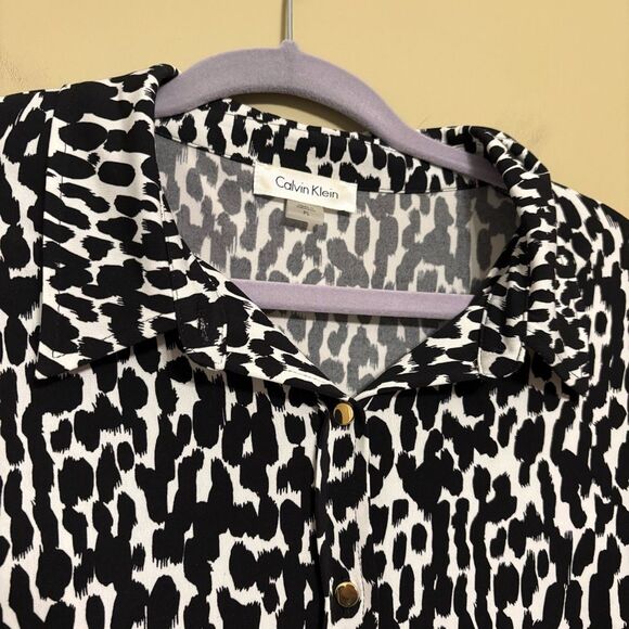 Calvin Klein Black White Animal Print Gold Button Down Blouse Petite Large - Picture 5 of 10